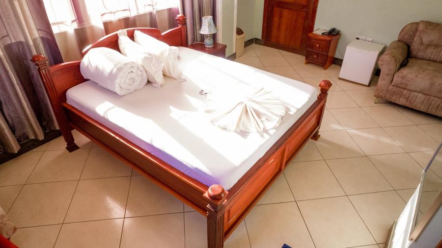 DELUXE EXCUTIVE SUITE
